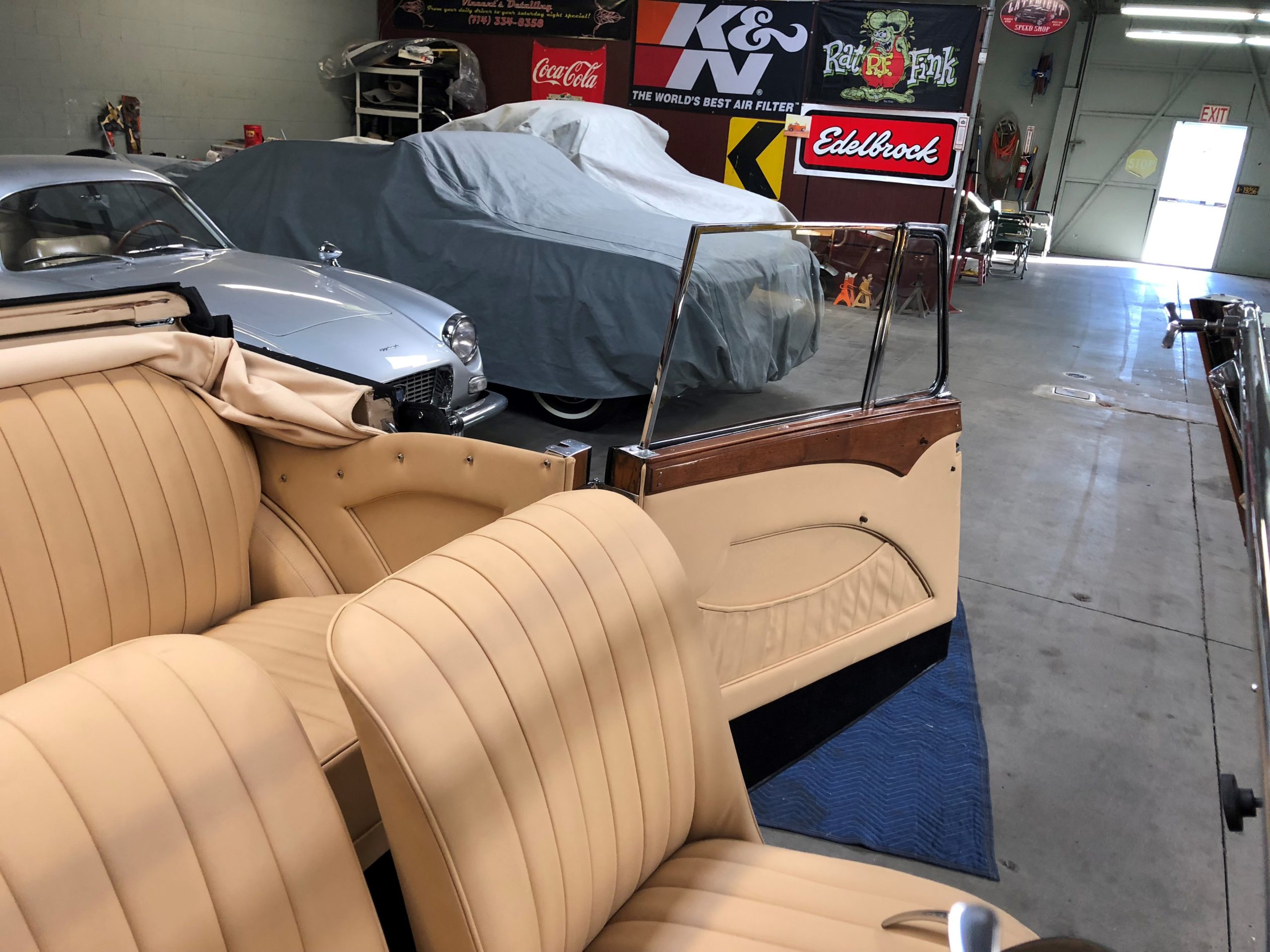 Auto Trim Restyling Automotive – Roberto's Auto Trim